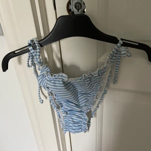 Söt Bikinitrosa 🤩 - Använd få gånger men är senast tvättad i tvättmaskin!! ❣️
