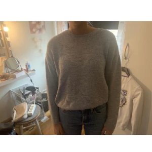 Stickad tröja från Hm - Säljer denna pga att den inte kommer t användning. Nypris ca 200kr säljer för 45