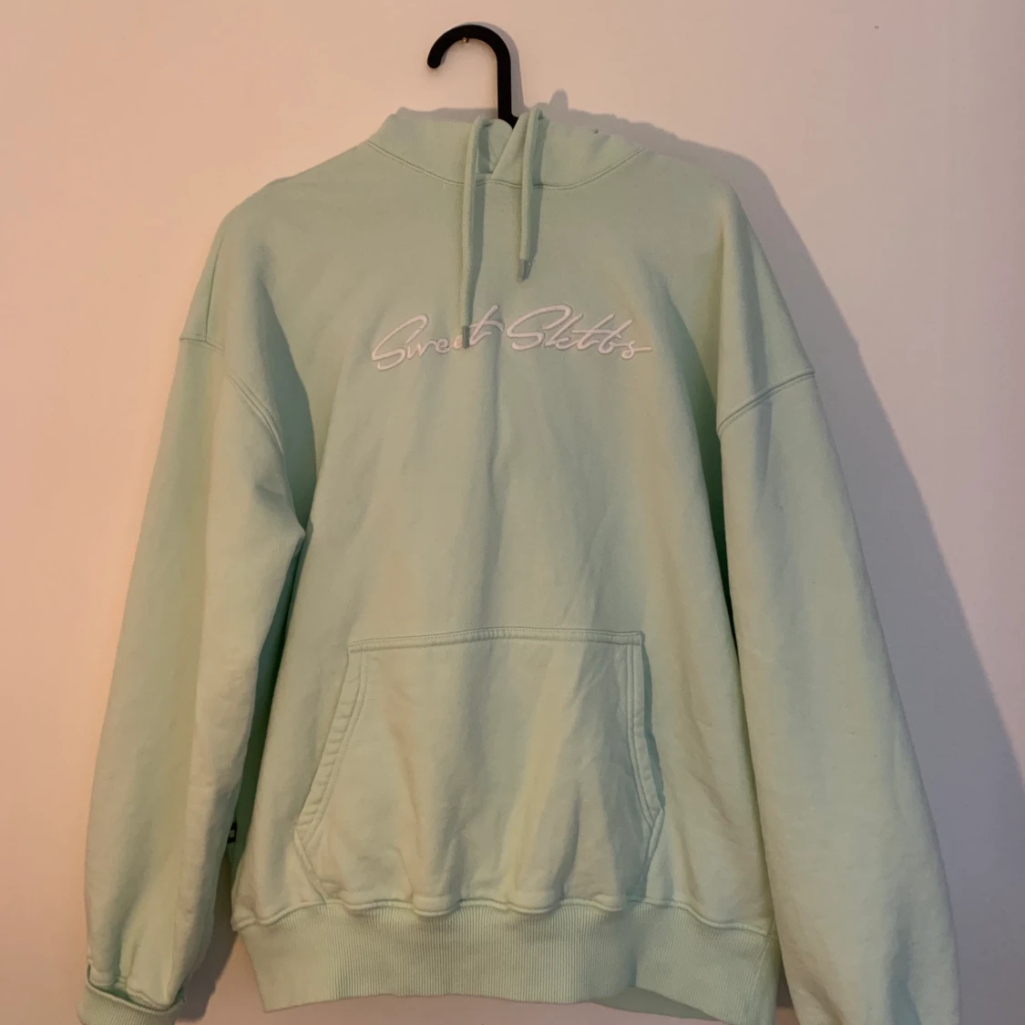 Sweet sktbs hoodie från junkyard