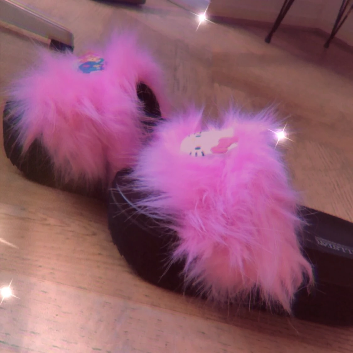 Plattå hello Kitty tofflor🌈 - 90