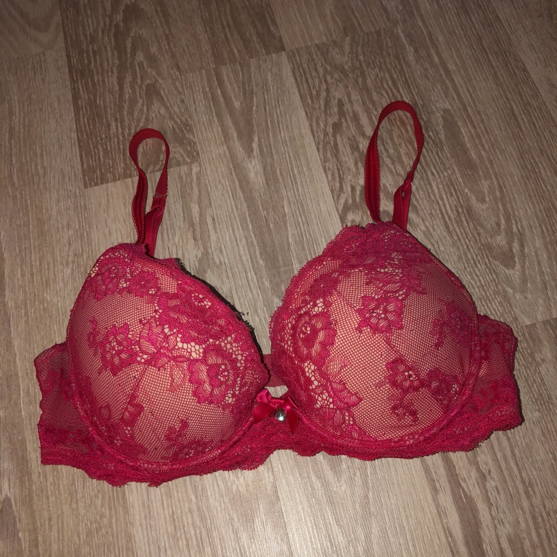 Röd spets bh