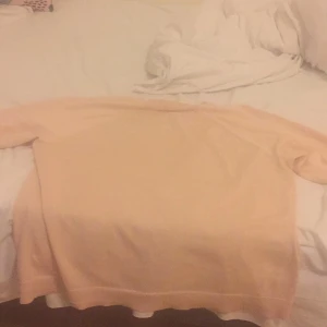 Skön mys tröja från lindex😊🤩 - Bra för soft still skön för killar och tjejer😊👍🏽 snälla någon köp så får du extra assessorer intu i som tack❤️😪🤗