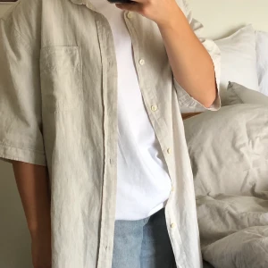 Linne skjorta💛 - Jättefin Tshirt skjorta i linne! Köpt på second hand❤️ 