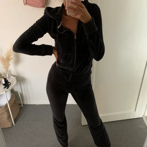 🖤 - Svart hollister mjukisdress i velvet