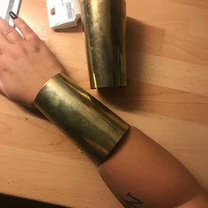 Armsmycke - oanvända 149 kr st  100 för båda