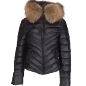 Chelsea jacka, st 36 - Bra skick, passar även er med st 34 & 36. Tillräckligt tjock att ha när de blir riktigt kallt på vintern men också perfekt att ha lite öppen nu på hösten och början av våren. Kontakta mig vid intresse! Pris kan diskuteras.