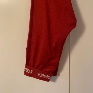 Stronger byxor - Träningsbyxor från stronger! Använda fåtal gånger. Nypris: ca 599. Frakt tillkommer 