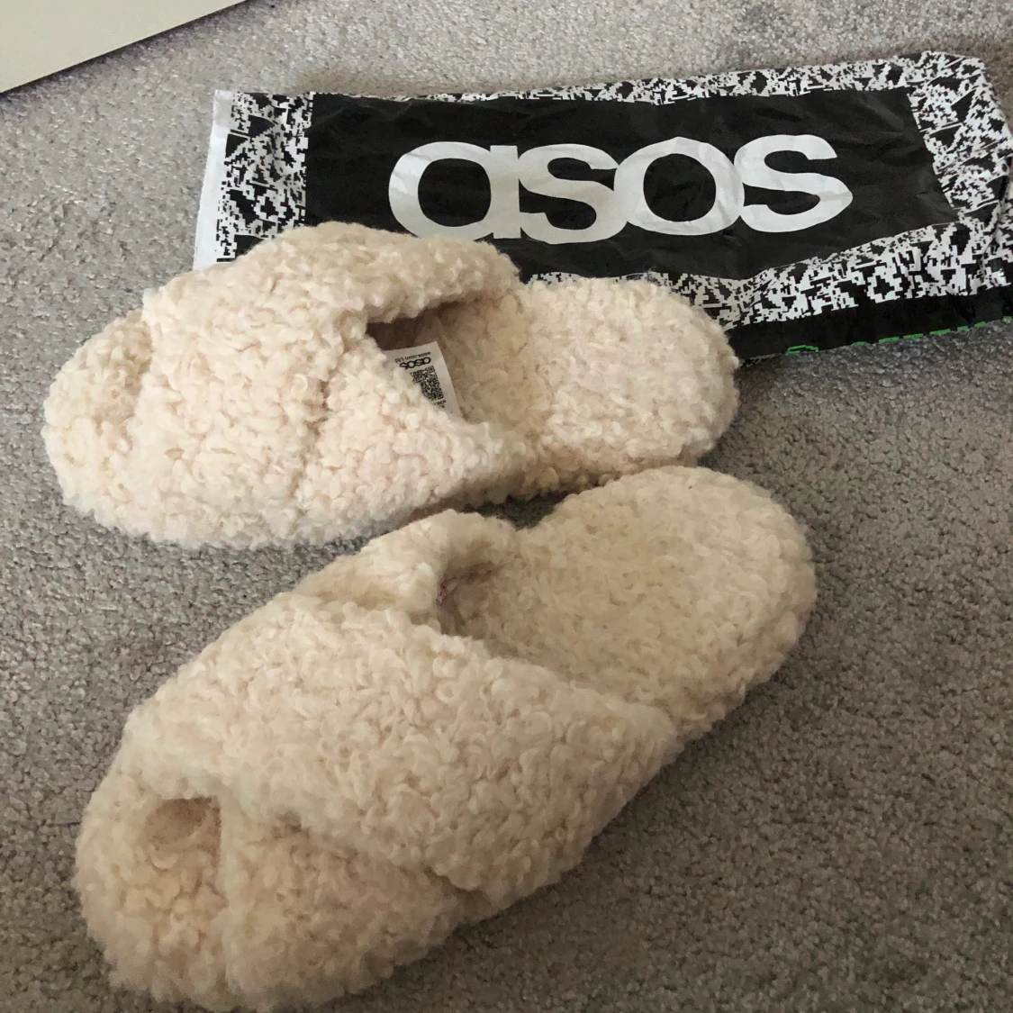 Nya supermysiga tofflor från asos  - 90