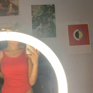 Spetslinne - Supergulligt spetslinne i storlek XS från H&M, modellen har utgått! Passar superfint under nån öppen fleecetröja ❤️