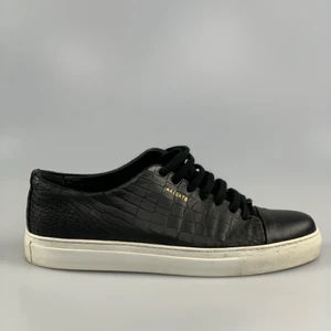 Axel Arigato Cap-Toe - Axel Arigato Cap-Toe som är i gott skick 8/10! Allt og medföljer låda och dustbag🙌🏾 storlek 43!                                    Skickar via postnord spårbart, har ni några frågor hör gärna av er! Mer produkter finns på Instagram @pufferyplug