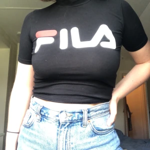 Fila tröja - Snygg Fila tröja med polo☺️ Storlek XS men passar perfekt på mig som har S❣️#fila