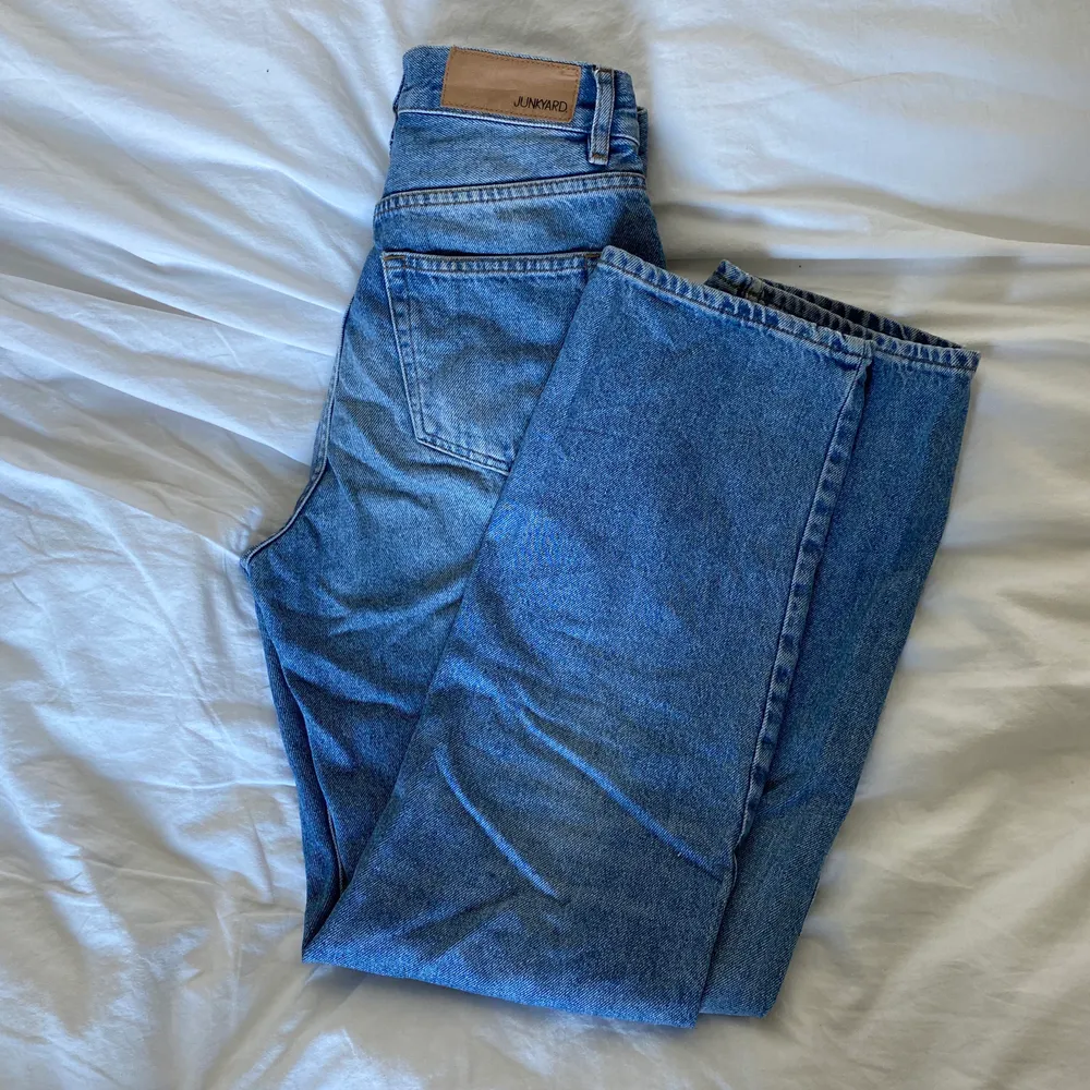 Jeans från junkyard modell ”man friend jeans”. Jättefin ljusblå tvätt (bild nr 2 är en annan färg). Jeans & Byxor.