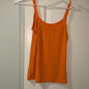 Orange linne från bikbok använd några få gånger 