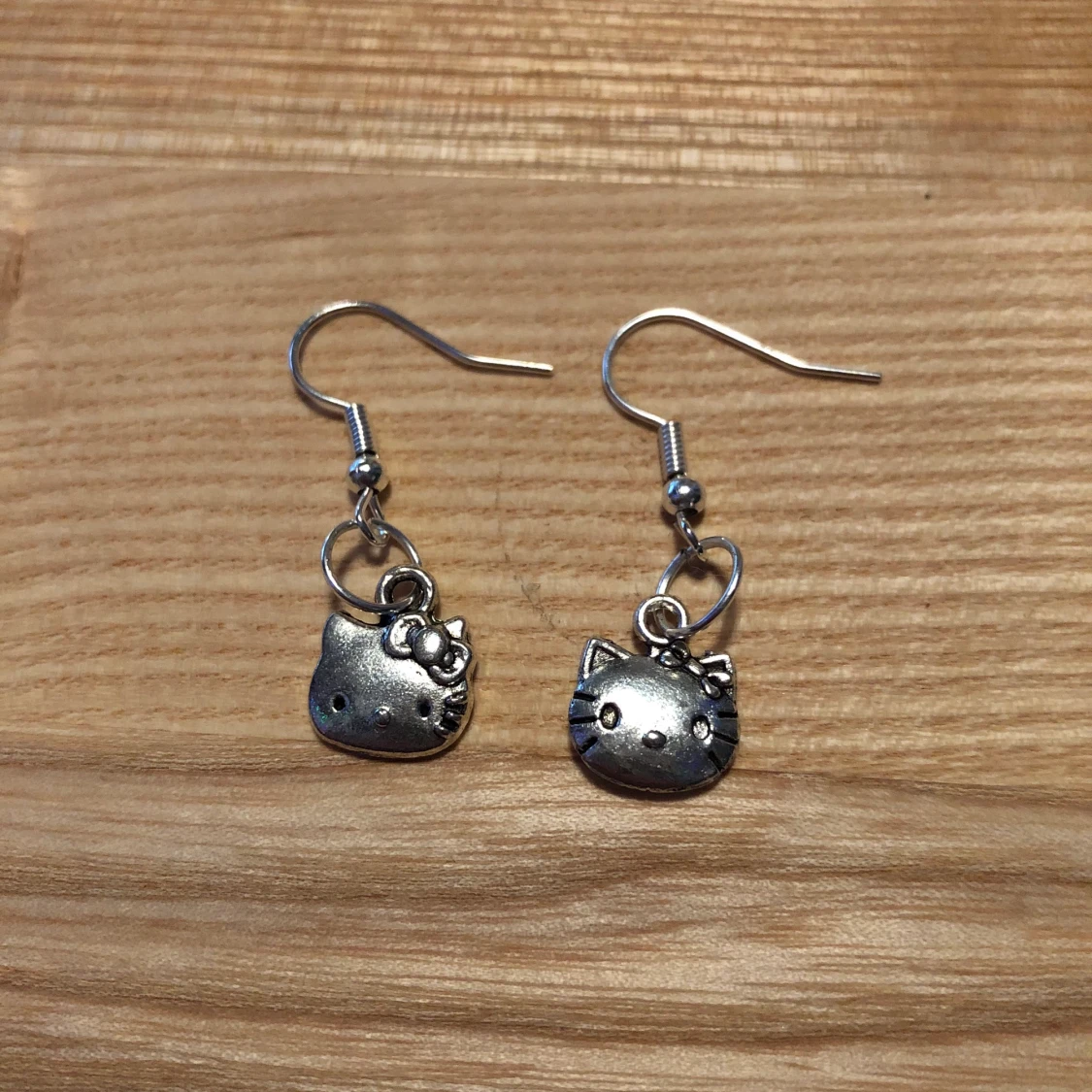 Hello kitty örhängen hemmagjorda silver. - 91