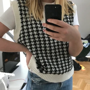 Stickad väst - Oversized väst strl S men passar M-L