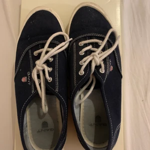 Gant skor - Ett par skor från gant använda ett par gånger som inte längre kommer till användning! Dem kommer i orginallådan om man vill ha den! Köparen står för frakt 