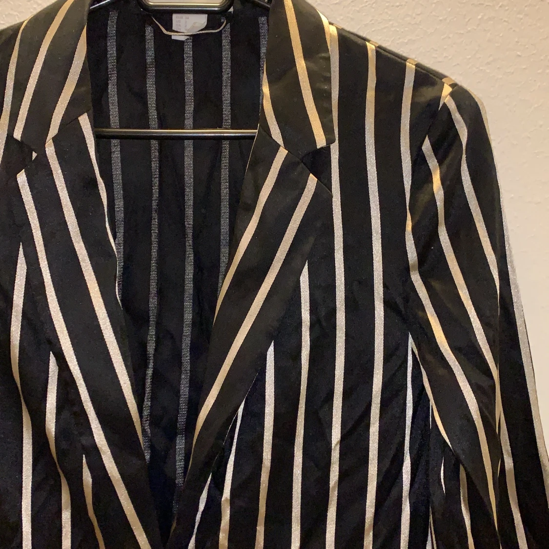 Svart och guld randig kavaj - 90