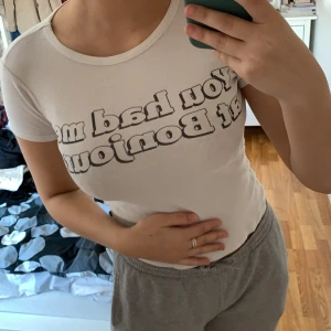 Tshirt med tryck - Tshirt med ett vanligt tryck storlek XS, 100kr inklusive frakt