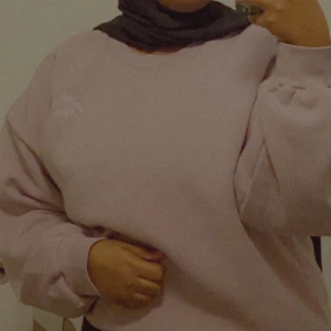 Hoodie - gina  - Storlek M oversized tröja från gina tricot 