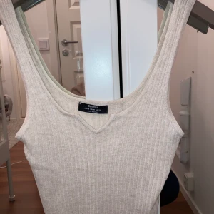 Topp från Bershka  - Aldrig använd, mycket fin topp från Bershka.