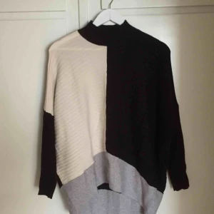  - Superlen polo från River Island, sitter perfekt på! Trevlig sak🎉 möts gärna upp i Stockholm