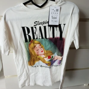  - T-shirt från Pull & bear.  Aldrig använd endast prövad. Storlek XS  