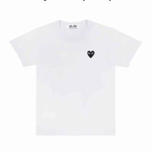  - Sänkt pris på denna Cdg tröja! Orginal pris 700kr! Riktigt snygg ❤️ Pris kan diskuteras (!!!) 