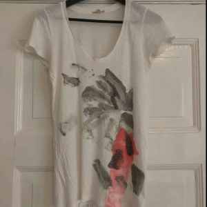  - Storlek M i 100% bomull. Sparsamt använd och i fint skick! Från J Crew