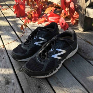  - Gymnastikskor från New Balance i storlek 41,5. Använda endast ett fåtal gånger!