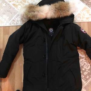 Canada goose jacka storlek M