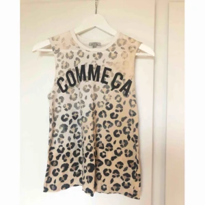  - Leopardlinne från Zara. Köptes med avklippta-ärmar-stuk. Använd fåtal gånger. Frakt tillkommer 