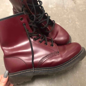  - Kängor i äkta läder. Nya, endast prövade. 