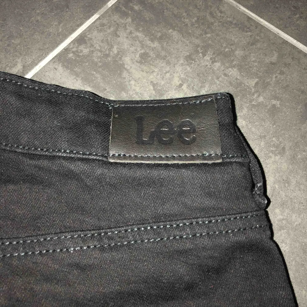 Snygga svarta bootcut från Lee. Jeans & Byxor.