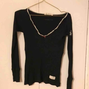 - Helt ny odd Molly tröja som aldrig är använd. Den är storlek 0 och skulle säga att den passar XS-M beroende på hur man vill att den ska sitta.