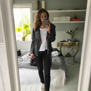  - Onesize och väldigt rymlig så passar XS-L beroende på hur man vill att den ska sitta.  Kan mötas upp Stockholm, Uppsala och Gävle. 