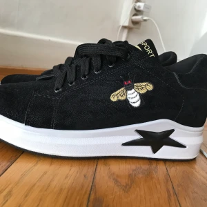 Sneakers - Nya! Stl 39