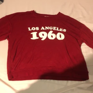 Pull&Bear - röd, jättefin, har ej använt den mycket