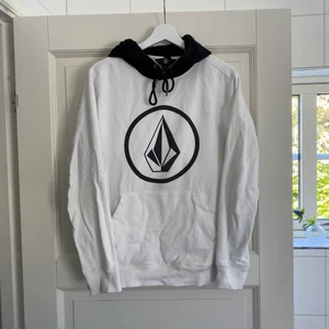 Snygg Volcom Hoodie! - Volcom Hoodie i bra skick + kontakta för fler frågor 