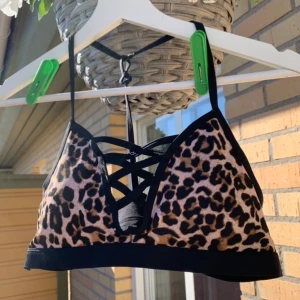 Fin bikini överdel aldrig använd!  - Leopard, M