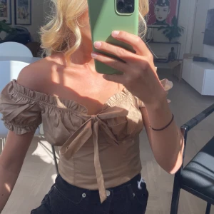 Oanvänd topp från Na-kd - Frakt tillkommer 63kr