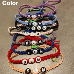 BLM - Vi säljer armband för att donera 70% av vinsten till organisationer som stöttar blm rörelsen. Sista bilden är bevis på att vi faktiskt donerar pengarna. Följ oss på insta @blmbraceletssweden. Color-70kr, pärlarmband 50kr, Frakten är 11kr