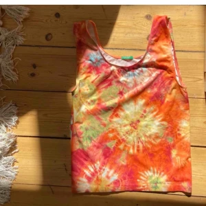 Batiktopp - Najs topp i batikmönster, mycket fint skick💘