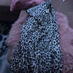 Morgonrock  - Mjuk morgonrock så gott som oanvänd ! Aldrig blivit att jag använt den 😊☺️💕