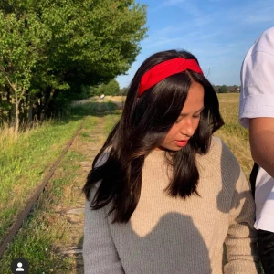 Hårband  - Från H&M, köpt i somras och använt två gånger sedan dess. Båda bilderna är från första gången jag använde det! Frakt tillkommer 🥰