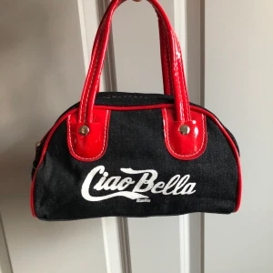 Jean 90s väska! - Helt ny 90s röd och Jean minibag! 