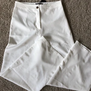 Kostymbyxor  - Snygga kostymbyxor från boohoo! Aldrig använda och prislappen är kvar. Storlek 40 men skulle säga att dem mer är 38. 