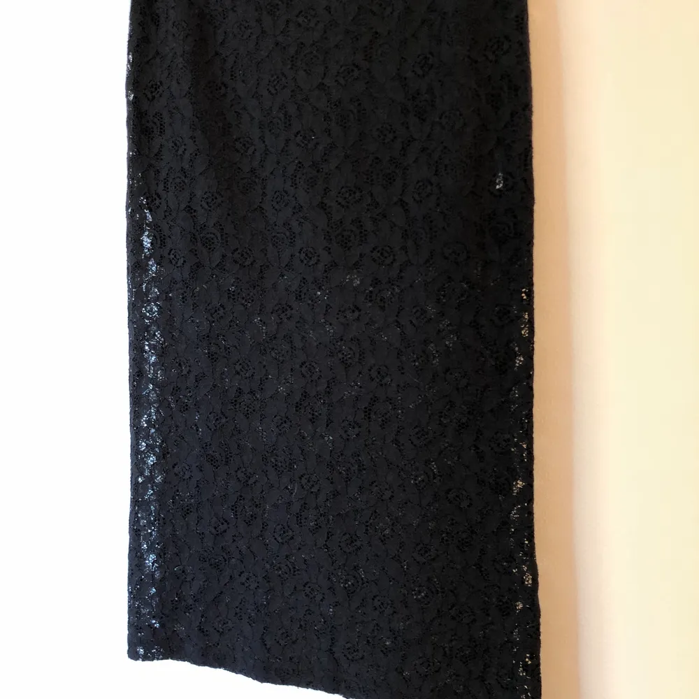 Mango black pencil lace skirt. Excellent condition. A bit stretchy.  Size 36  Please check out my other items! :). Kjolar.