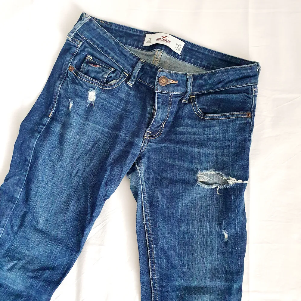 180kr styck eller båda för 300kr fint skick på båda köparen står för frakten. Jeans & Byxor.