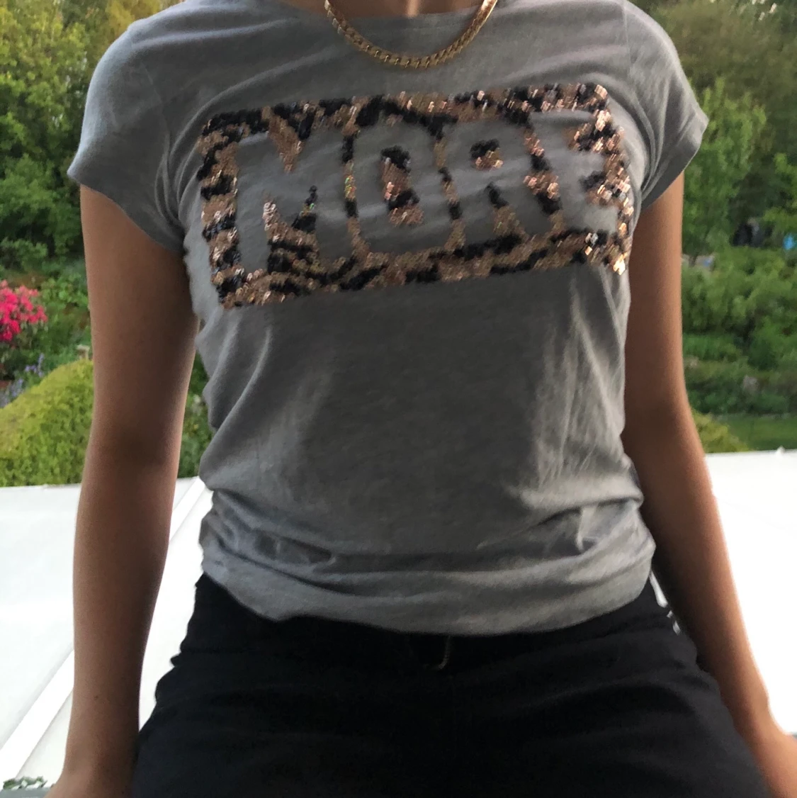 🤍GRÅ T-SHIRT🌪