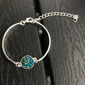 Superfint glittrigt armband(nytt)✨ -  📬Kan skickas mot fraktkostnad(11 kr) 📍Kan mötes upp i Mölnlycke 🚭Djurfritt och rökfritt hem
